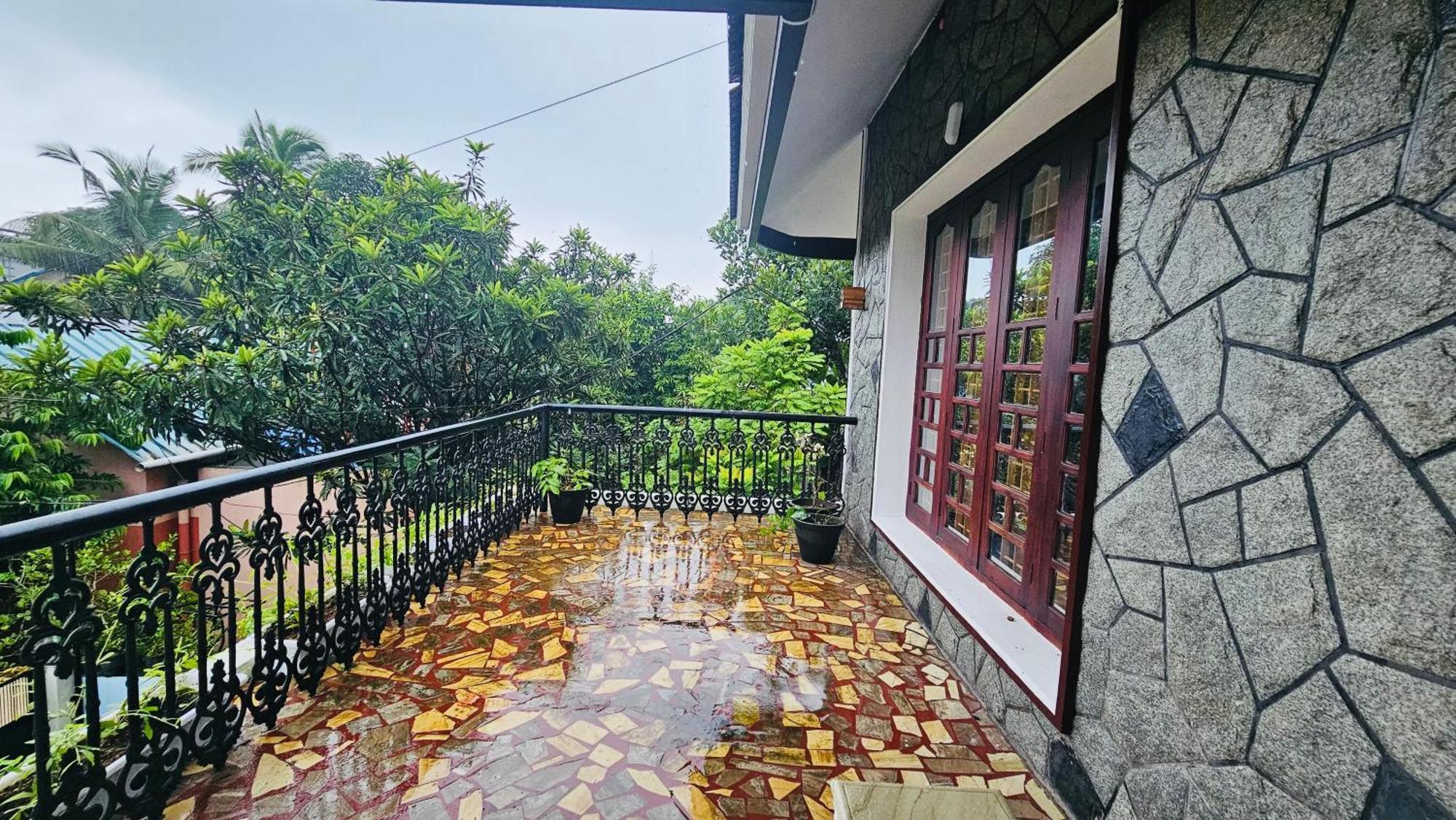 Daffodils Inn Alappuzha Екстериор снимка