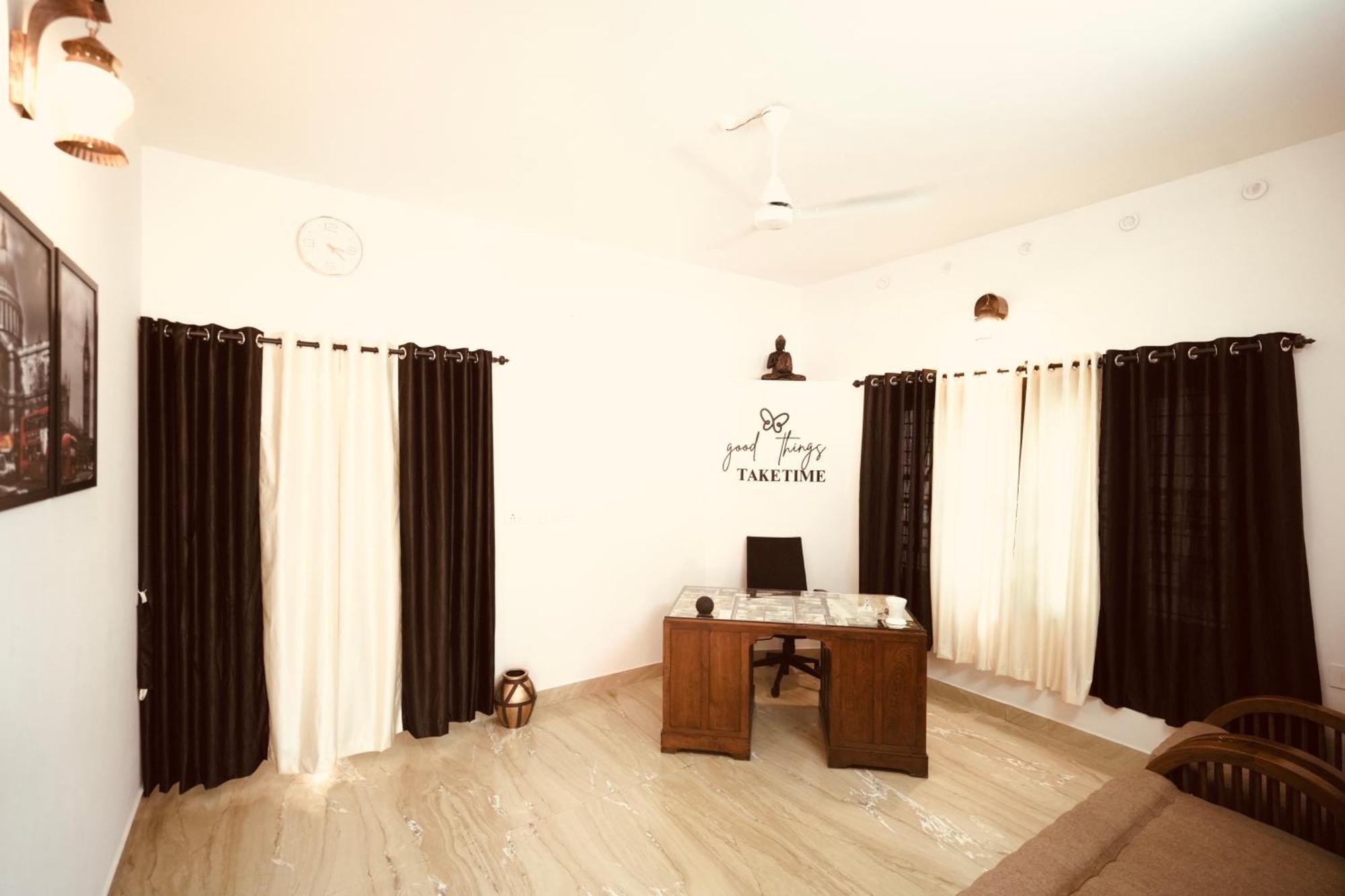 Daffodils Inn Alappuzha Екстериор снимка